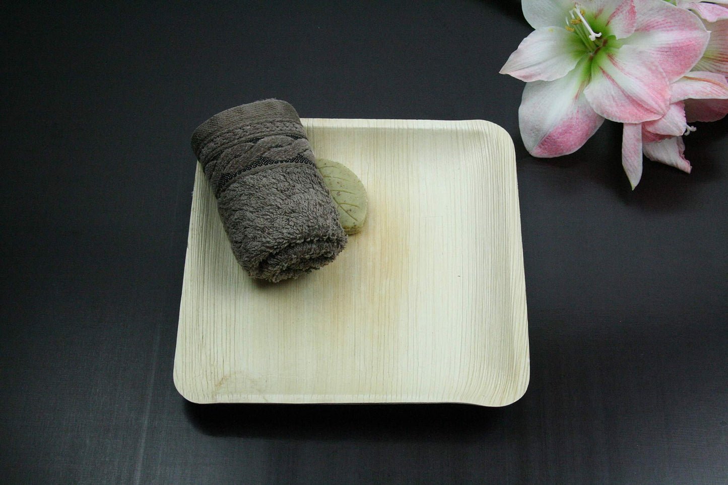 Waipur Piatti in Foglia di Palma Ecologici - 25 Pz Quadrati 20x20 cm - Stoviglie usa e getta Compostabili Eleganti - Leggeri e Resistenti - Simile al Bamboo e al Legno - Ideale per Feste